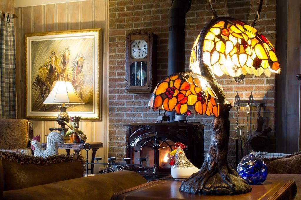 Le Petit Clocher Gite Touristique B & B Saint-Sauveur-des-Monts Eksteriør billede
