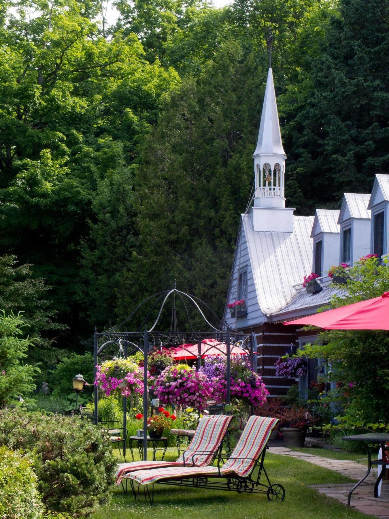 Le Petit Clocher Gite Touristique B & B Saint-Sauveur-des-Monts Eksteriør billede