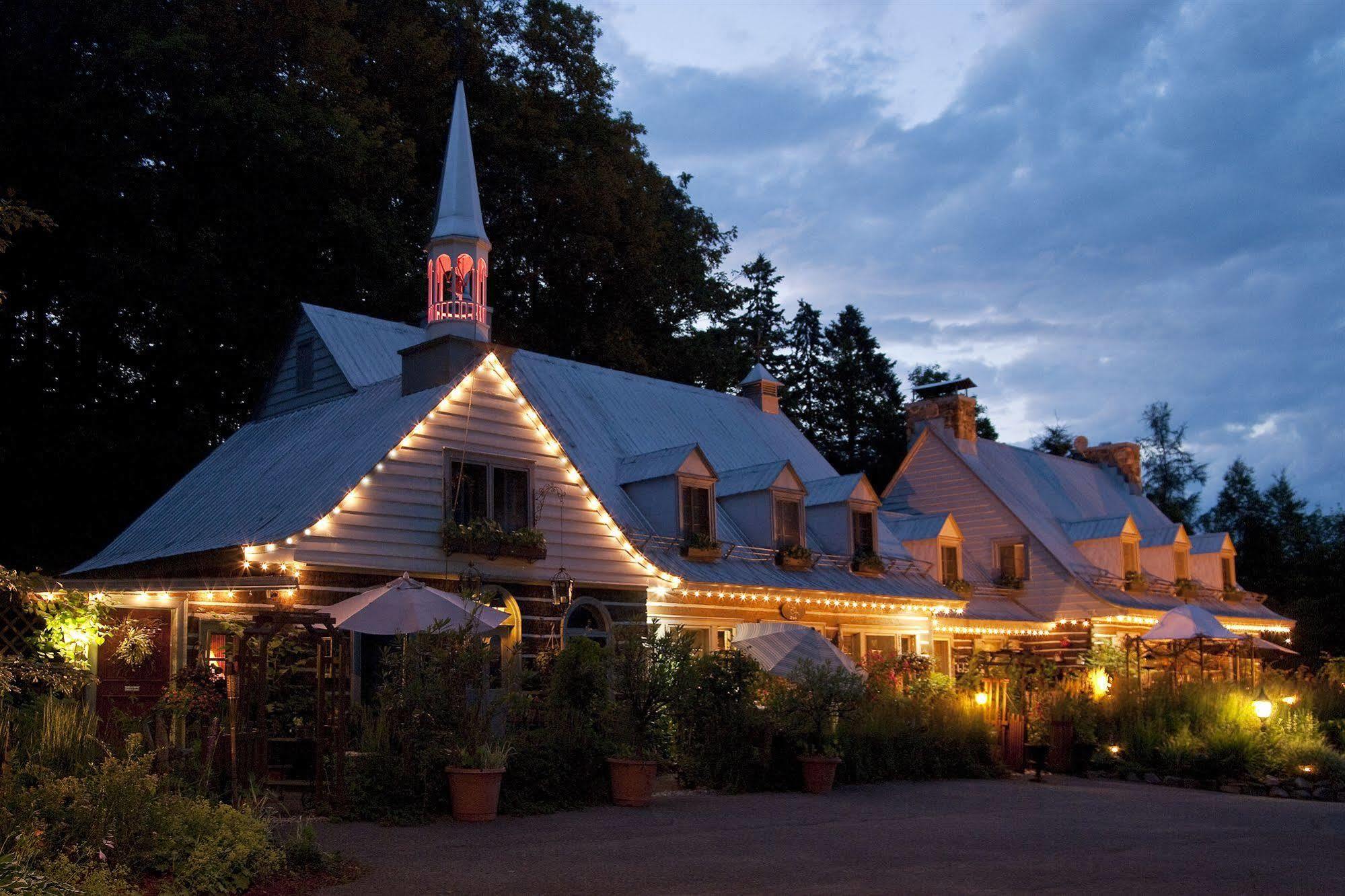Le Petit Clocher Gite Touristique B & B Saint-Sauveur-des-Monts Eksteriør billede