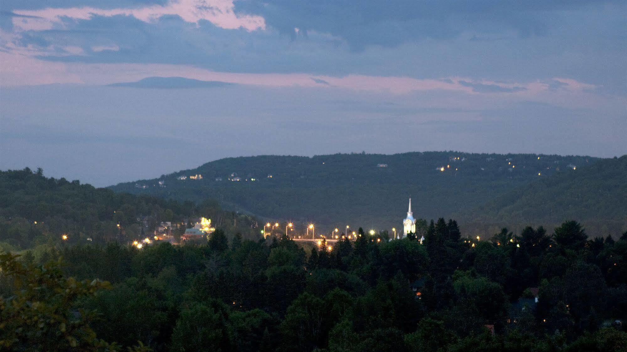 Le Petit Clocher Gite Touristique B & B Saint-Sauveur-des-Monts Eksteriør billede