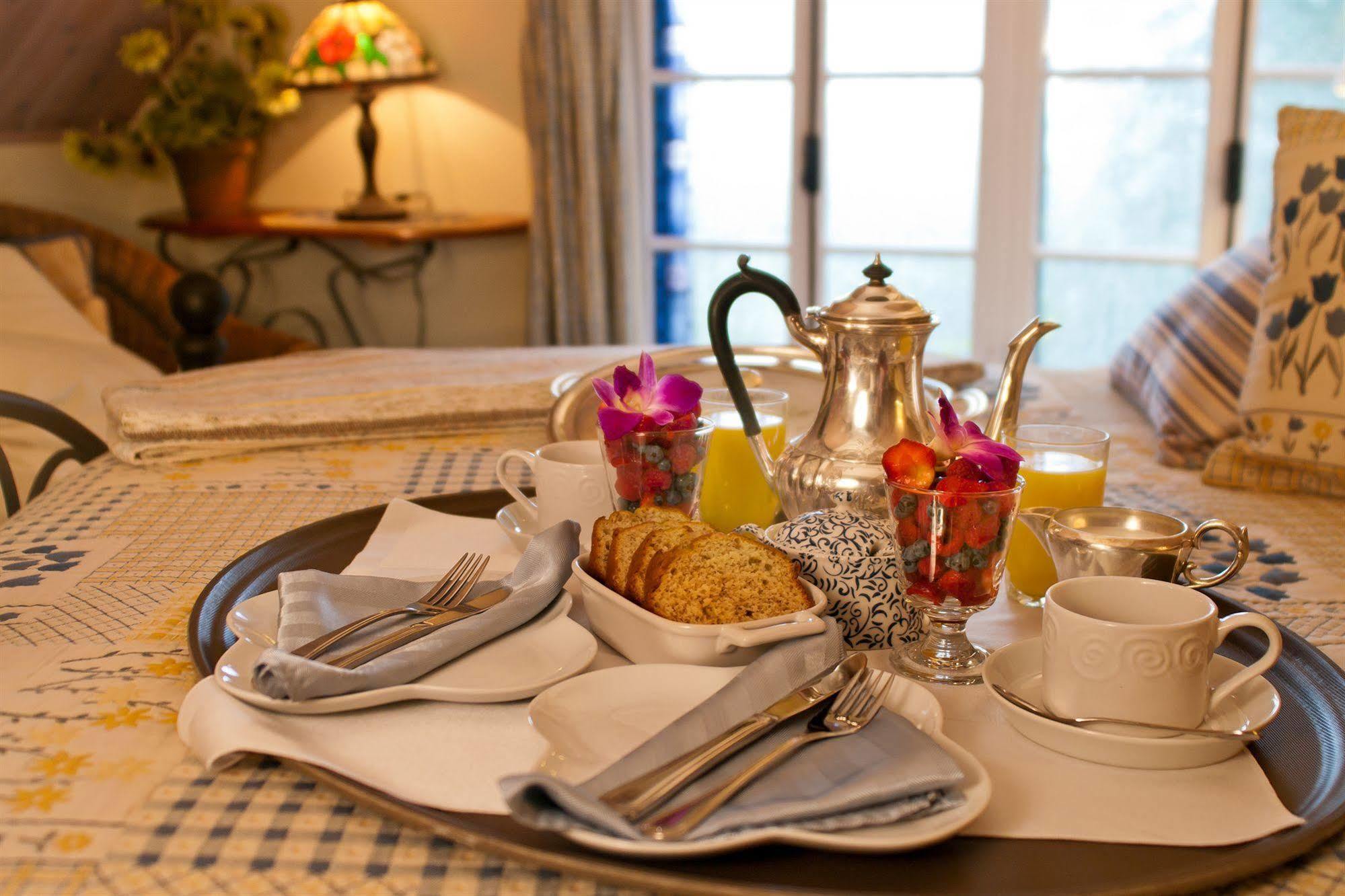 Le Petit Clocher Gite Touristique B & B Saint-Sauveur-des-Monts Eksteriør billede