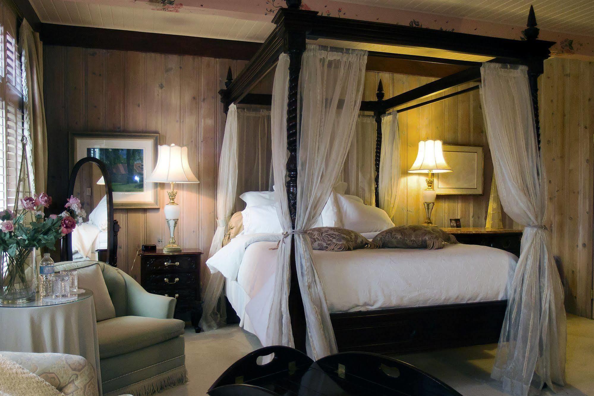 Le Petit Clocher Gite Touristique B & B Saint-Sauveur-des-Monts Eksteriør billede