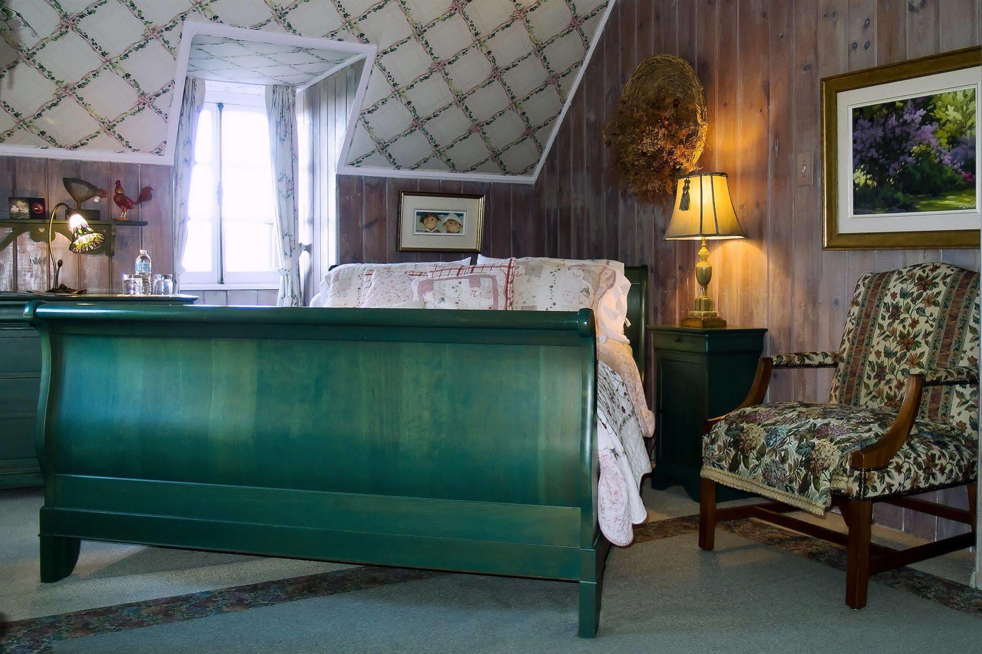Le Petit Clocher Gite Touristique B & B Saint-Sauveur-des-Monts Eksteriør billede